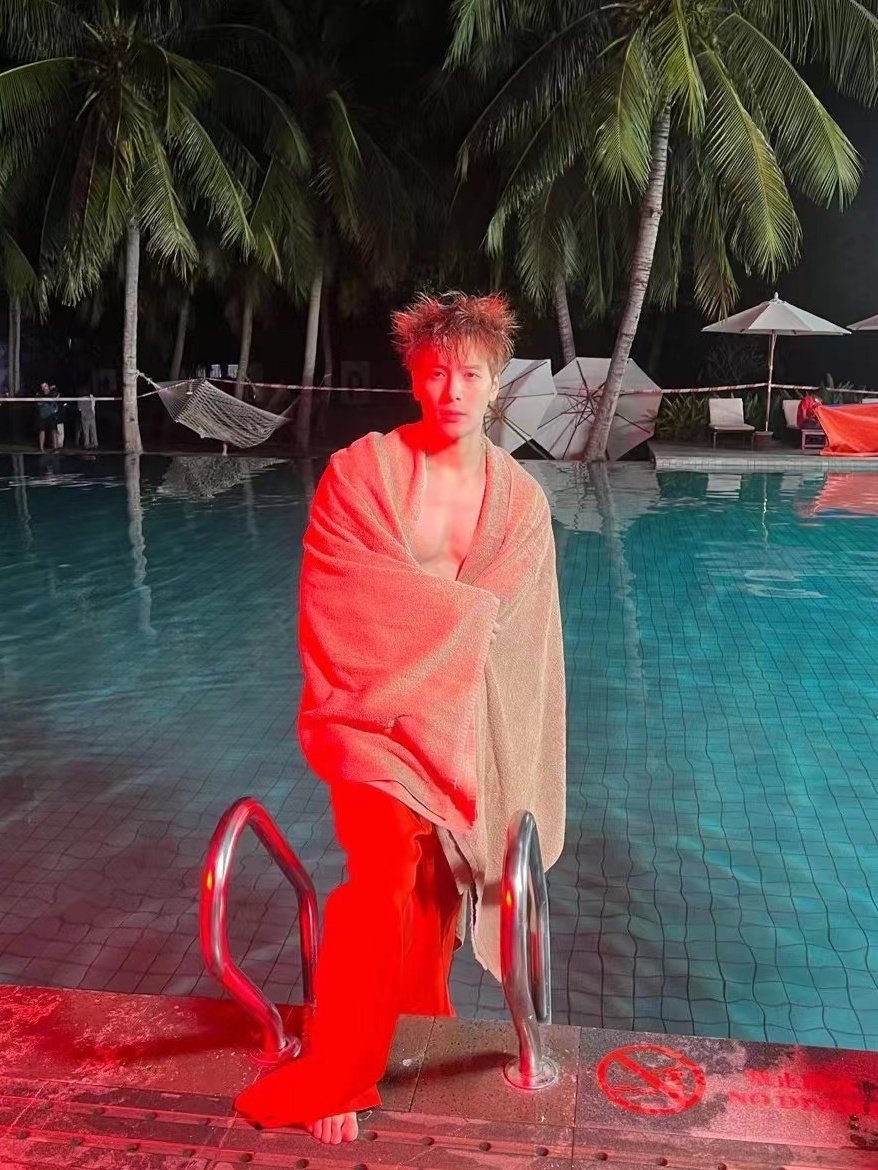 sneakyseunie's tweet photo. JACKSON WANG AJSHDJDJDJKL https://t.co/9huB5ne3Ti