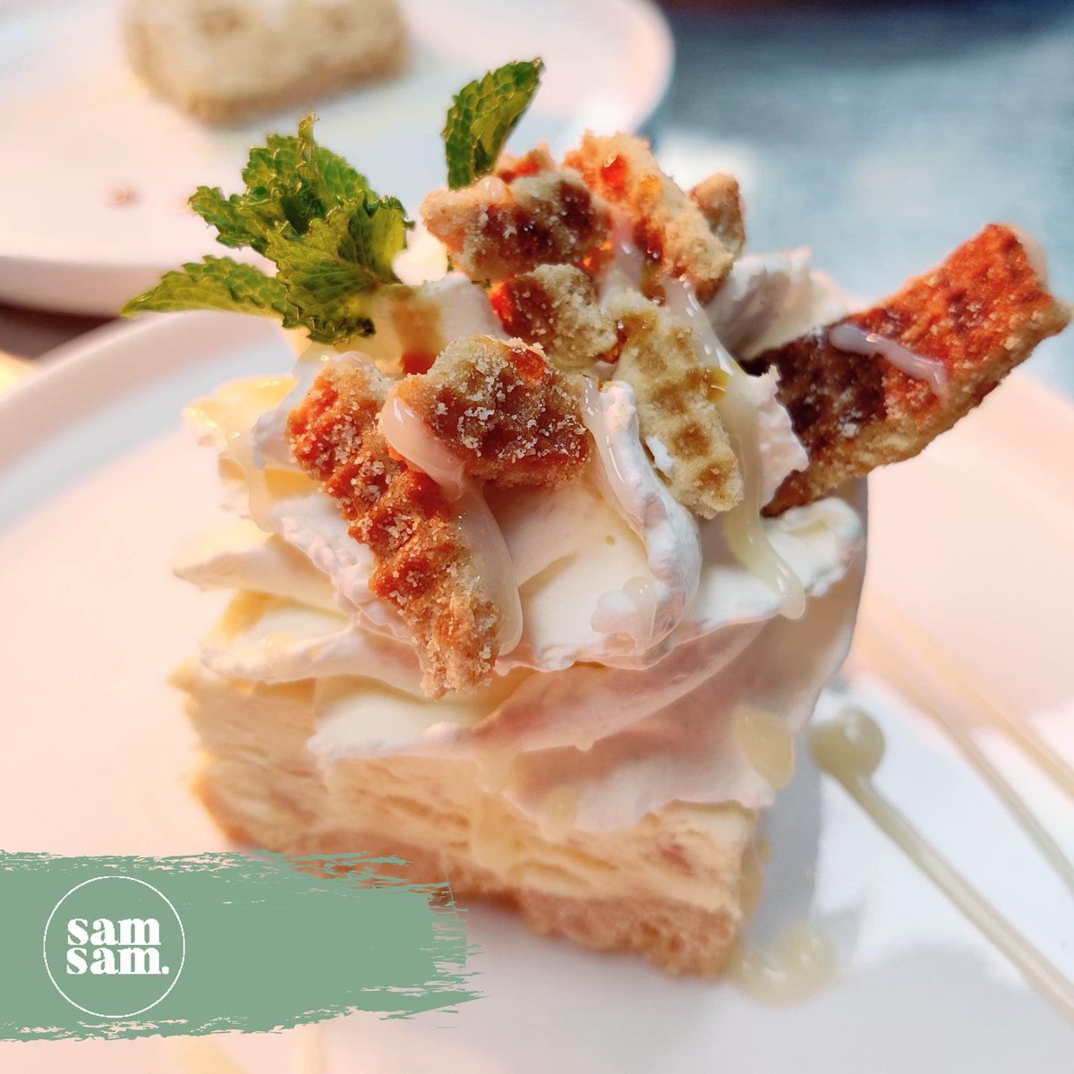Soms mag je jezelf best verwennen! Nieuw stroopwafel-cheesecake!

#nieuwe #menukaart #dessert #samsam #eetcafe #restaurant #gastvrij #uiteten #diner #lunch #borrel #oudemarkt #enschedecentrum #enschedestadvannu #enschedecity