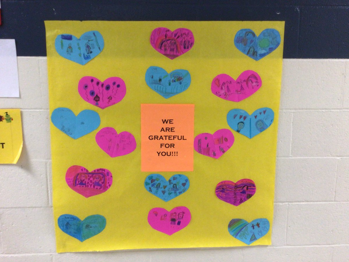 gloff_melanie's tweet photo. ⁦@HewittElem⁩ we love to show GRATITUDE by making class posters for our teachers. #BrightFuturesAtHE  #CharacterStrong #MidwayISD https://t.co/y8QLPQvNMb