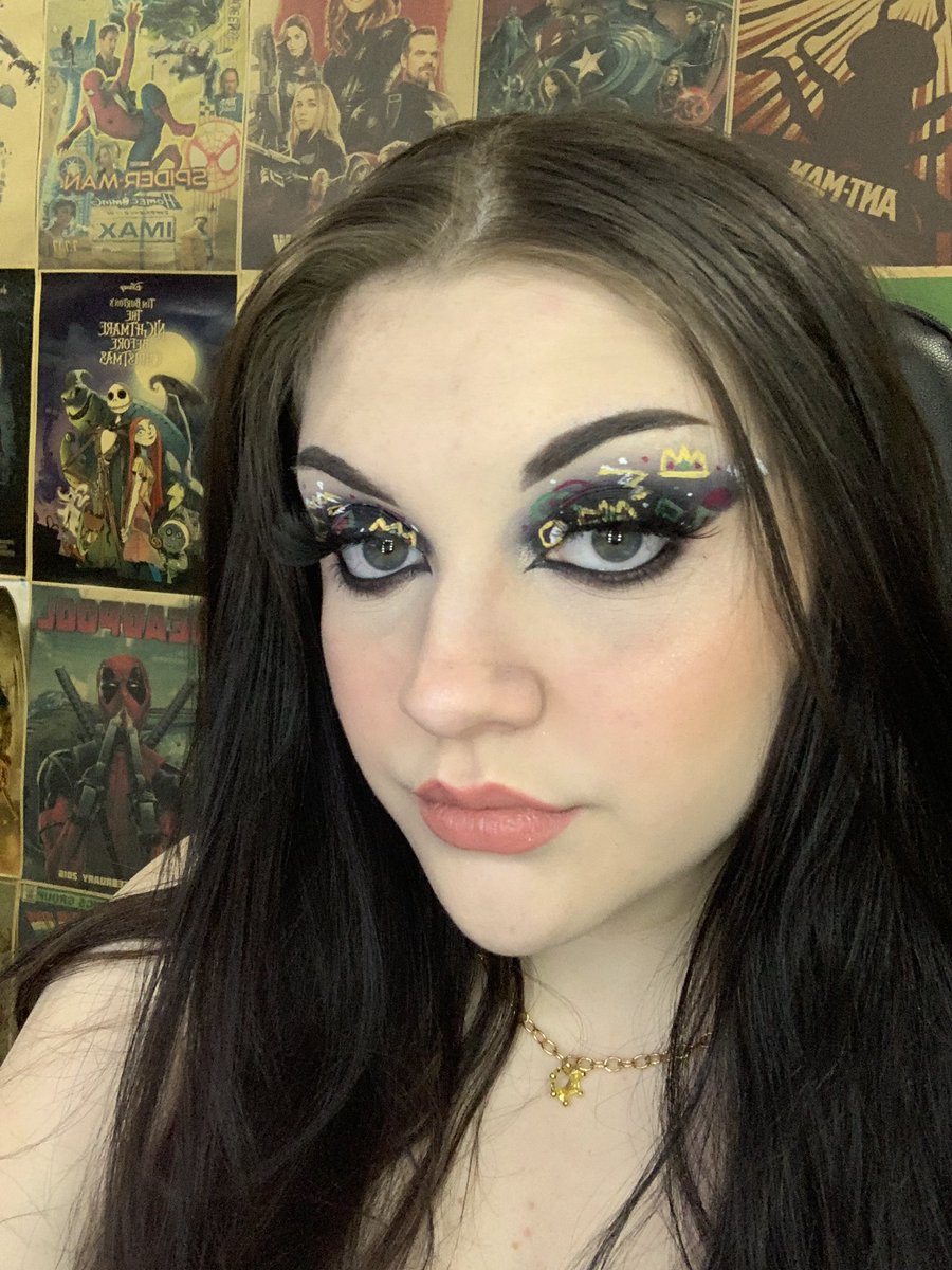 kiraalayne's tweet photo. @Ranboosaysstuff @ranaltboo @bardsandnoble inspired eyeshadow🖤👑 posting tutorial on my tiktok this week https://t.co/MNzNm703nY