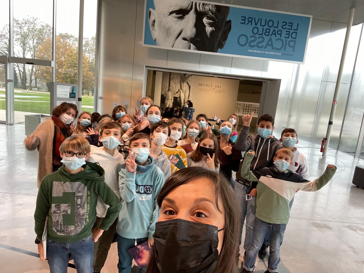 CiaPint's tweet photo. Hier pour la 1e fois depuis la pandémie, j'ai sorti mes élèves des murs du collège 🥳 Au programme, atelier créatif &amp; visite de l'exposition #Picasso @MuseeLouvreLens, visionnage du film d'animation #Parvana 🎥 Clip vidéo de la journée 👇
https://t.co/xM3GRmpLhr #SortieScolaire https://t.co/pjhM5vJy59