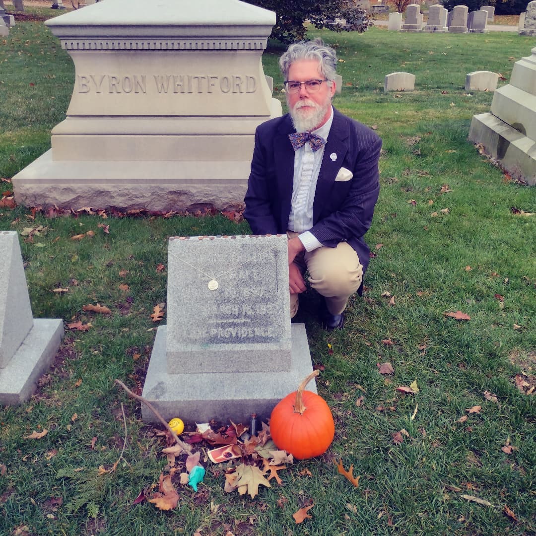 SalemRory's tweet photo. With a book in to a big NYC publisher, a dark fantasy riffing on Lovecraft, it seemed like a good time to pay him a visit and leave an Elder Sign on his grave for good luck.

#swanpoint #providence #lovecraftian  #tornightfire #tornightfirebooks #novella #goodluck #eldersign https://t.co/q2q0qMY2Yo