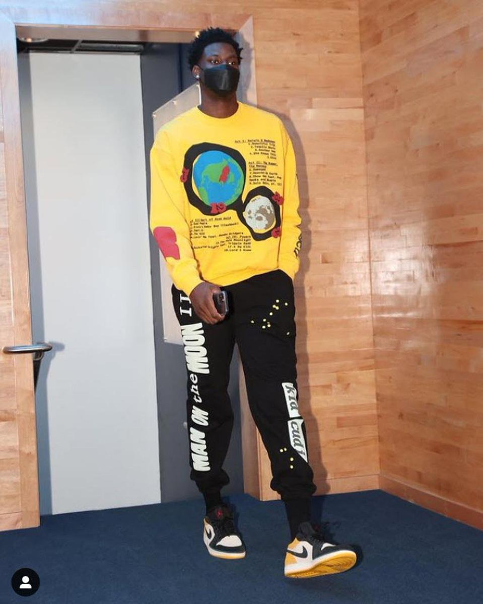 ShoeChamps's tweet photo. Jonathan Kuminga rocking the "Jordan 1 low sail universities" 🔥🔥
#Dripordrown #Fitcheck #basketball #NBA https://t.co/dnfuYMN2XP