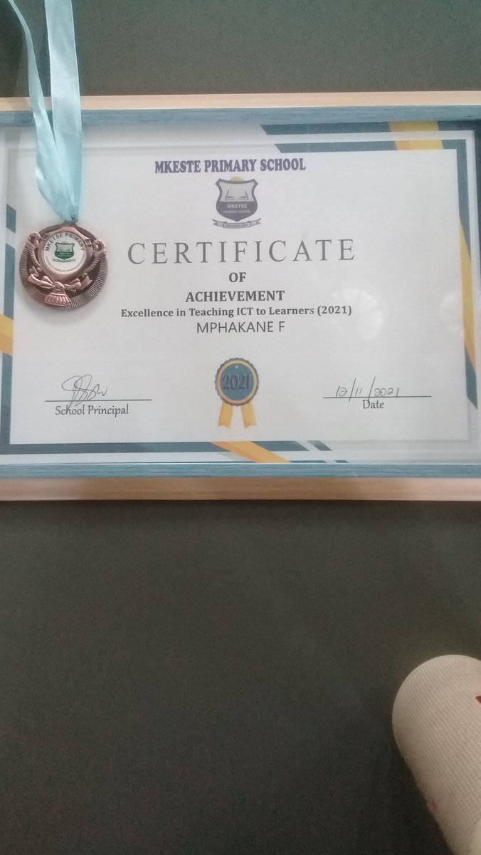Floyd_1995's tweet photo. Let me share with you my 2021 Achievement of Excellence in teaching ICT at Mketse Primary school.
It was a tough year and challenging but I managed to stay positive and deliver my lesson to my learners. (mintirho ya vulavula)
Thank you @GwfOnline https://t.co/A5QxtTbXdd