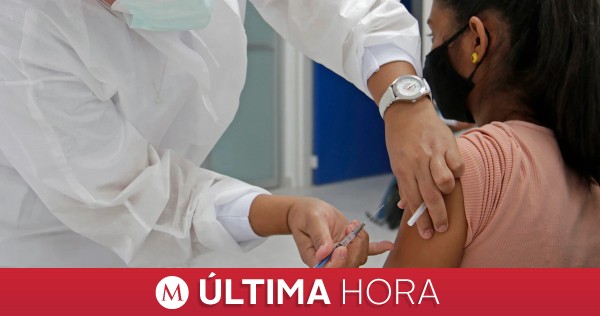 Milenio's tweet photo. #ÚLTIMAHORA | Anuncian registro de vacunación #Anticovid para niños de 15 a 17 años https://t.co/Kp67VbYw4f https://t.co/BjhfUq6dzi