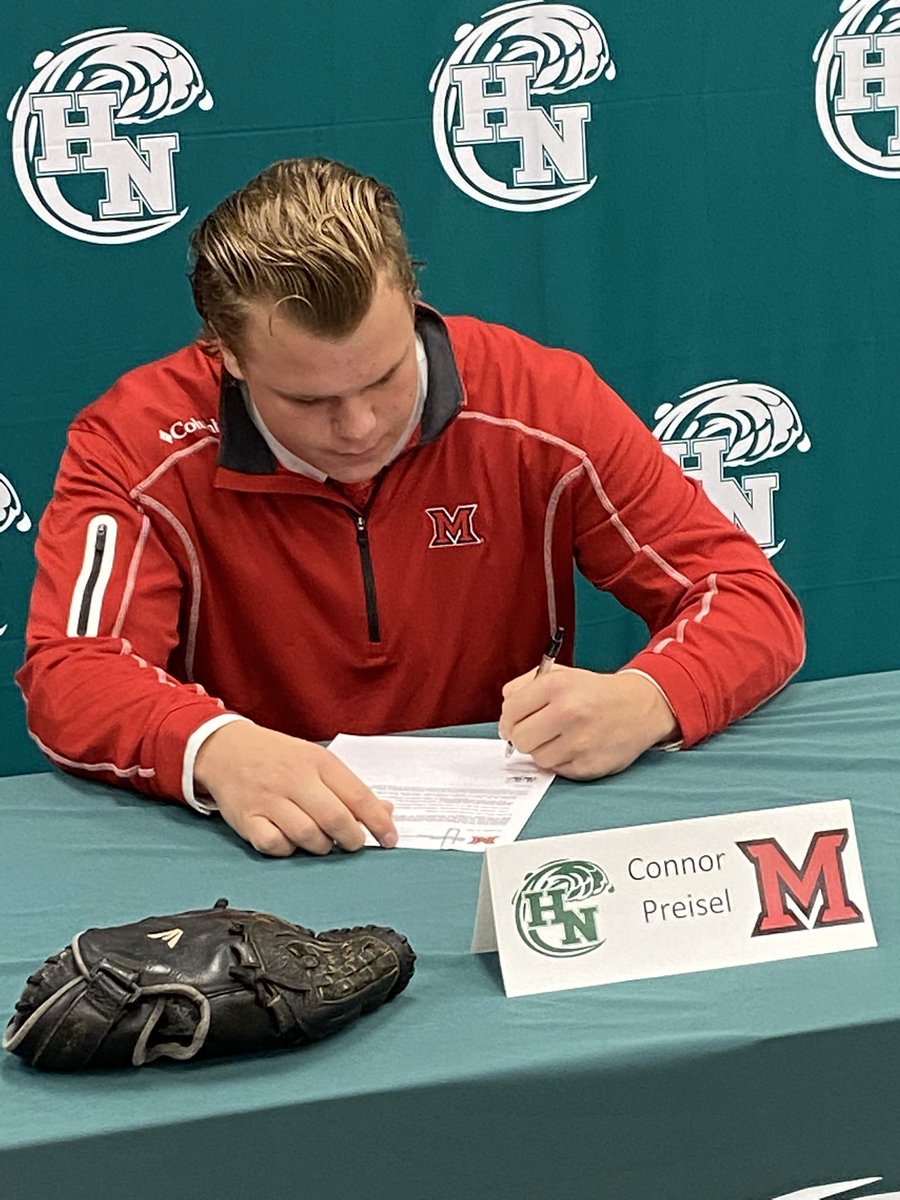 HNDiamond9's tweet image. Congratulations to 2022 LHP Connor Preisel on his official signing to Miami University!

@ConnorPreisel 
@HNGreenwave 
@MiamiOHBaseball 
@HCHayden_MUBase