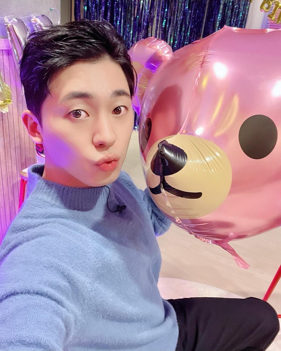 TEEN_TOPFR's tweet photo. ⌠📱⌡ 16.11.21 | Actualisation du compte Twitter de @TEEN_TOP :

« Ping et pong🧸💜

Merci Angels de m'avoir souhaité bon anniversaire aujourd'hui 🥳 » https://t.co/7csk2AxiyP