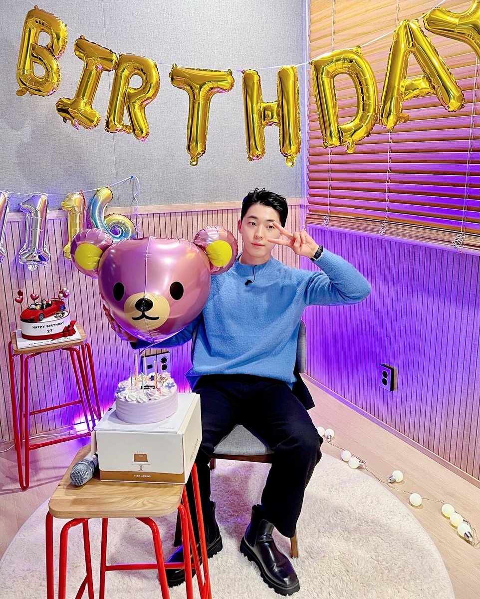 TEEN_TOPFR's tweet photo. ⌠📱⌡ 16.11.21 | Actualisation du compte Twitter de @TEEN_TOP :

« Ping et pong🧸💜

Merci Angels de m'avoir souhaité bon anniversaire aujourd'hui 🥳 » https://t.co/7csk2AxiyP