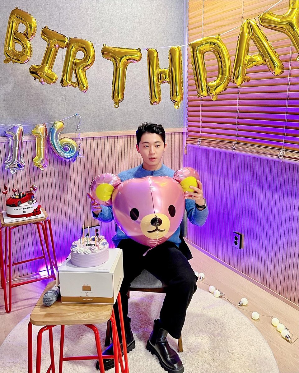 TEEN_TOPFR's tweet photo. ⌠📱⌡ 16.11.21 | Actualisation du compte Twitter de @TEEN_TOP :

« Ping et pong🧸💜

Merci Angels de m'avoir souhaité bon anniversaire aujourd'hui 🥳 » https://t.co/7csk2AxiyP
