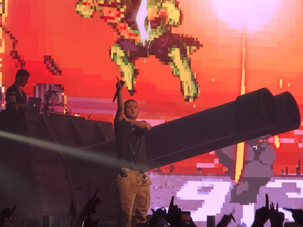 EchelonRecords_'s tweet photo. Il y a 2 ans @vald_ld mettait le feu à l’Accor Hotel Arena complet 🔥👏📡 https://t.co/Y2PkiPsNiW
