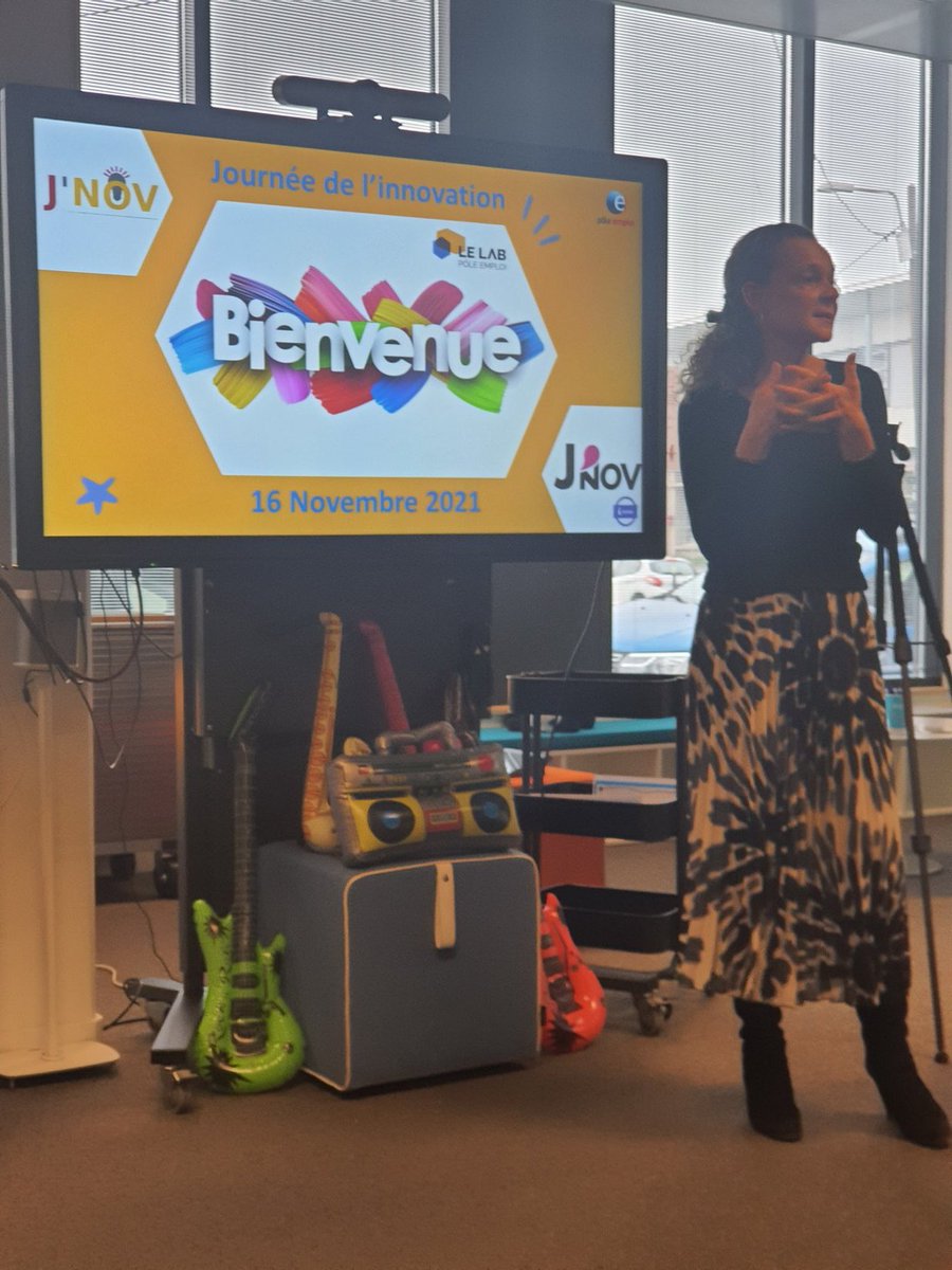 djahida_rebhi's tweet photo. 🚩1 ère journée du réseaux des #facilitateurs de la région #auvergnerhonesalpes impulsé par le @lab ARA et introduite par anne-sophie Attia.
💡15 structures présentes et
💡24 facilitateurs présents...vive la #facilitation power !!
#Moisdelinnovationpublique
#labara https://t.co/iFqiFTaYIW