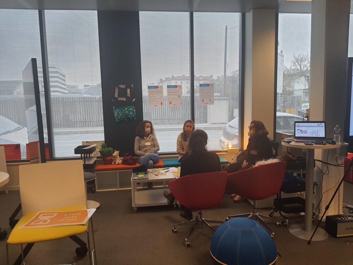 djahida_rebhi's tweet photo. 🚩1 ère journée du réseaux des #facilitateurs de la région #auvergnerhonesalpes impulsé par le @lab ARA et introduite par anne-sophie Attia.
💡15 structures présentes et
💡24 facilitateurs présents...vive la #facilitation power !!
#Moisdelinnovationpublique
#labara https://t.co/iFqiFTaYIW