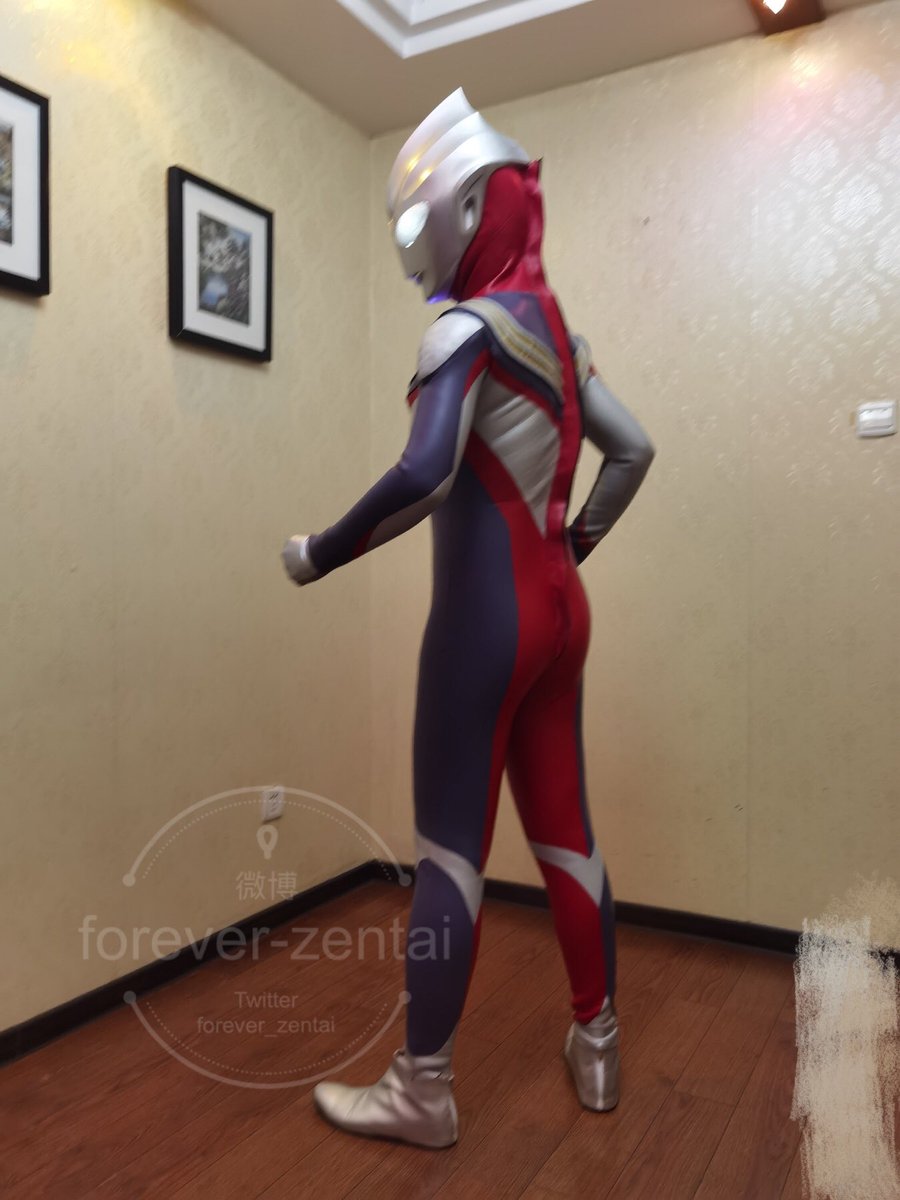 第一次cos迪迦奥特曼皮套，呼吸孔真的好小，脱的时候全身都在喷热气，虽然热，不过拍出来很帅气！part3