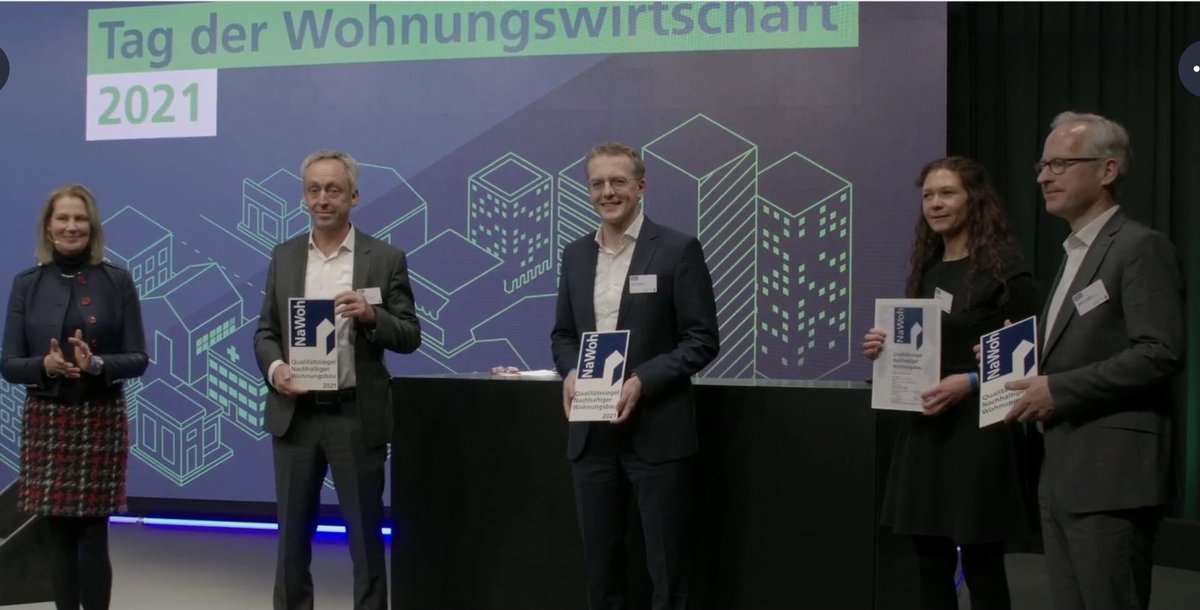 NaWoh_eV's tweet photo. Traditionell werden am #TdW besonders nachhaltige Bauprojekte mit der Überreichung des Siegels @NaWoh_eV gewürdigt. Glückwunsch an @gewoba, #degewo, #stadtsiedlung_heilbronn und #Wohnungsverein Hamburg von 1902 https://t.co/vlaFCcHor0