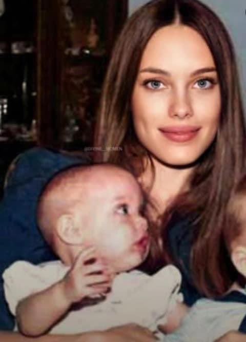 unna_chilanga's tweet photo. La mamá de Angelina Jolie 🤯♥️ https://t.co/wNPHHTp9wf