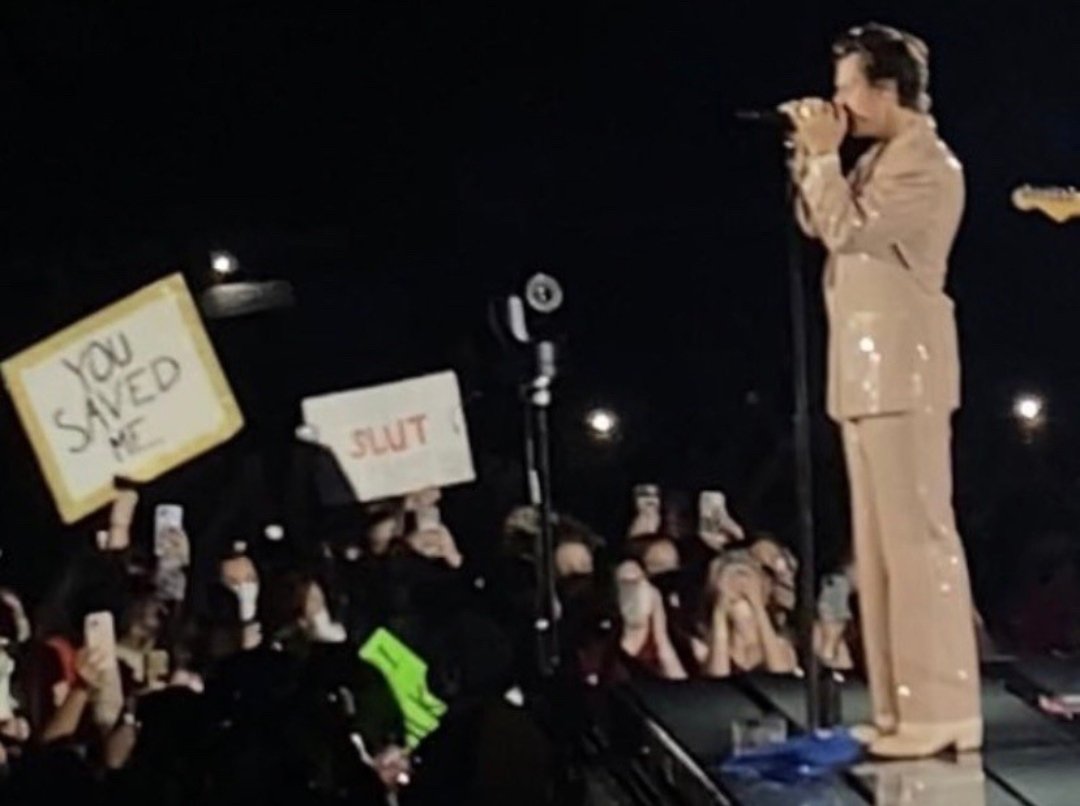 hesnocontext's tweet image. 