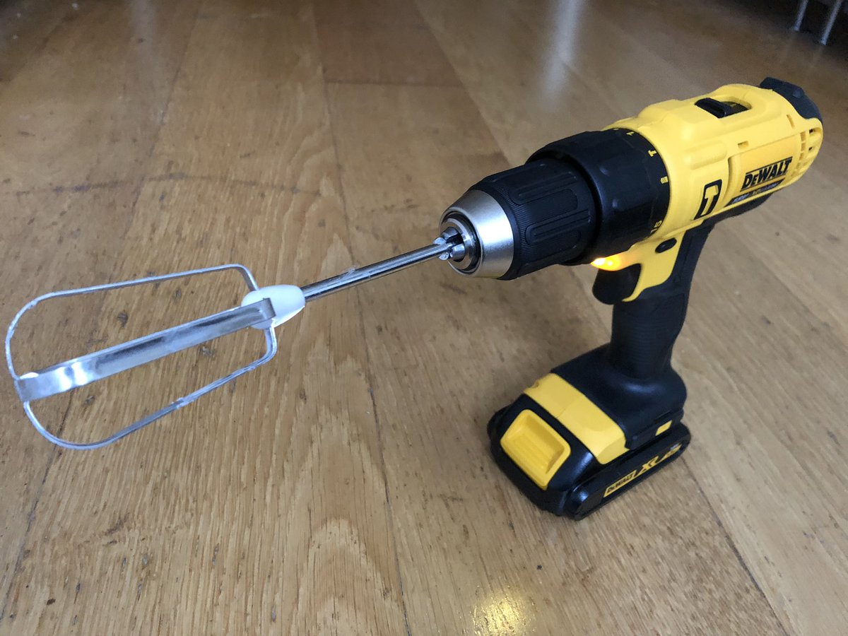 tessmoor_e's tweet photo. Is this legal? Worked really well, #paintinghack #dont-it-yourself (I used it to mix paint by the way) https://t.co/ImvTbIskfM