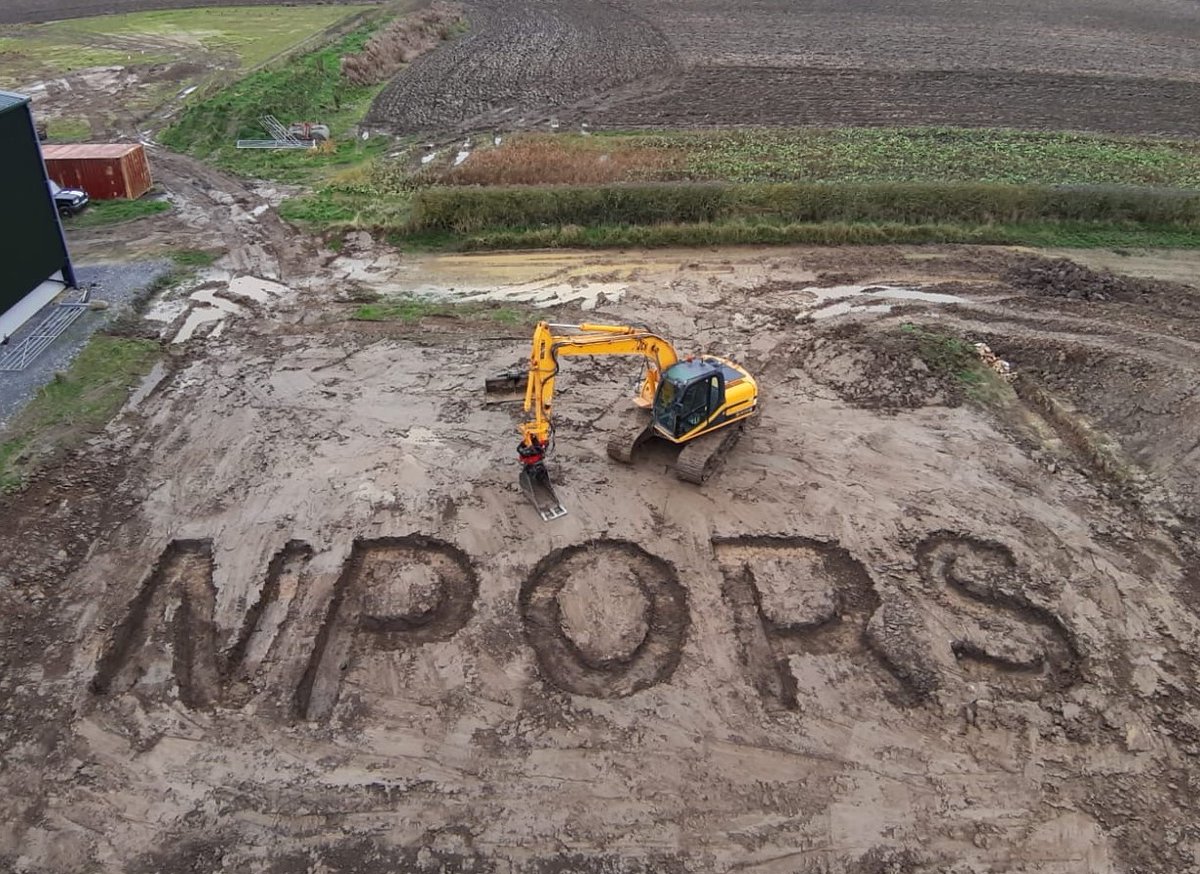 Our trainer/tester Davy just loves using the Tiltrotator!
Isn't he clever!
#NPORS @NPORS1