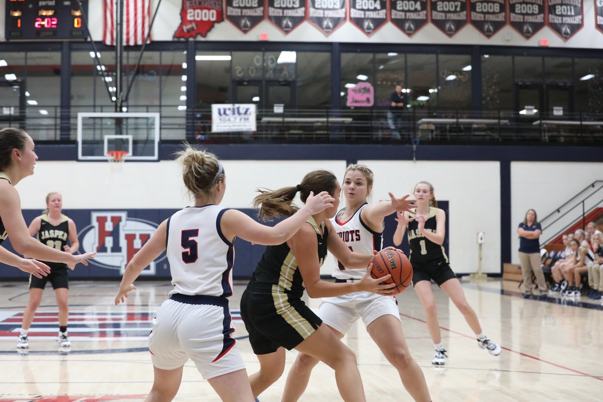 ByHunterTickel's tweet photo. This is late, but here are some photos from Saturday's girls hoops action between Jasper and Heritage Hills. https://t.co/FsMGxeKZpk