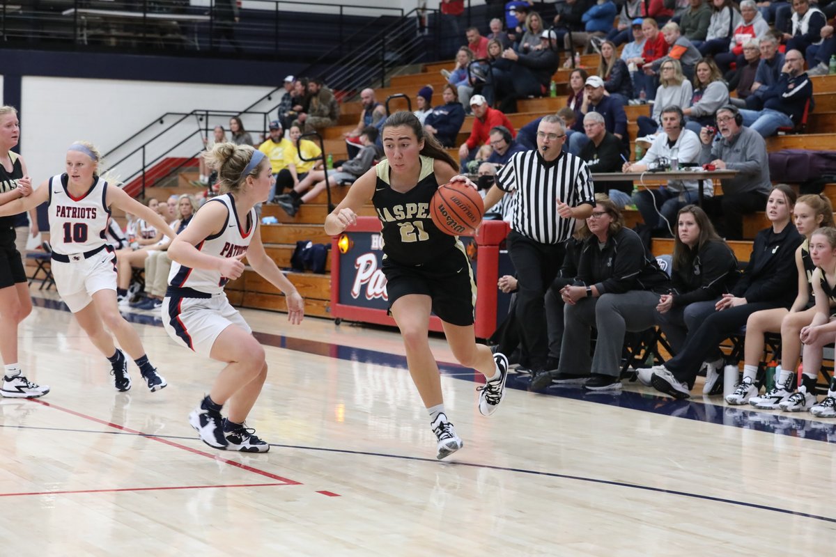 ByHunterTickel's tweet photo. This is late, but here are some photos from Saturday's girls hoops action between Jasper and Heritage Hills. https://t.co/FsMGxeKZpk