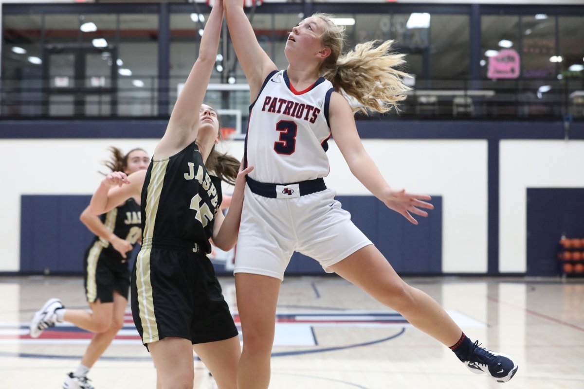 ByHunterTickel's tweet photo. This is late, but here are some photos from Saturday's girls hoops action between Jasper and Heritage Hills. https://t.co/FsMGxeKZpk