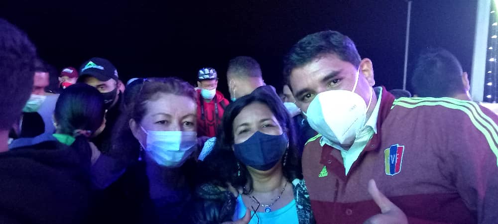 📸 Acompañamos al encendido de la Navidad en el paseo la Feria, junto a un merideño que ama su tierra, <a href="/JEHYSONGUZMAN/">JEHYSON GUZMÁN</a>  quien en unión familiar, encendio las luces que alumbrarán los mejores rumbos que Mérida merece, y se definirán este próximo Domingo
#VacúnateYCuídate