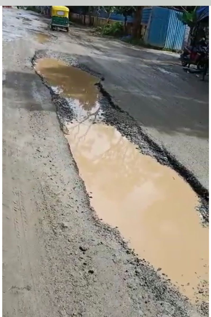 rsb_run's tweet photo. A
Condition of the  road next to RMZ Ecoworld - Accident waiting to.happen . With the outer ring road dug up for Metro work ,  this is the lifeline for all school going kids and office goers. It's disaster waiting to happen. @BBMPCOMM @BBMPAdmn @bellandurward #bengalurupotholes https://t.co/V2WChv1fYt