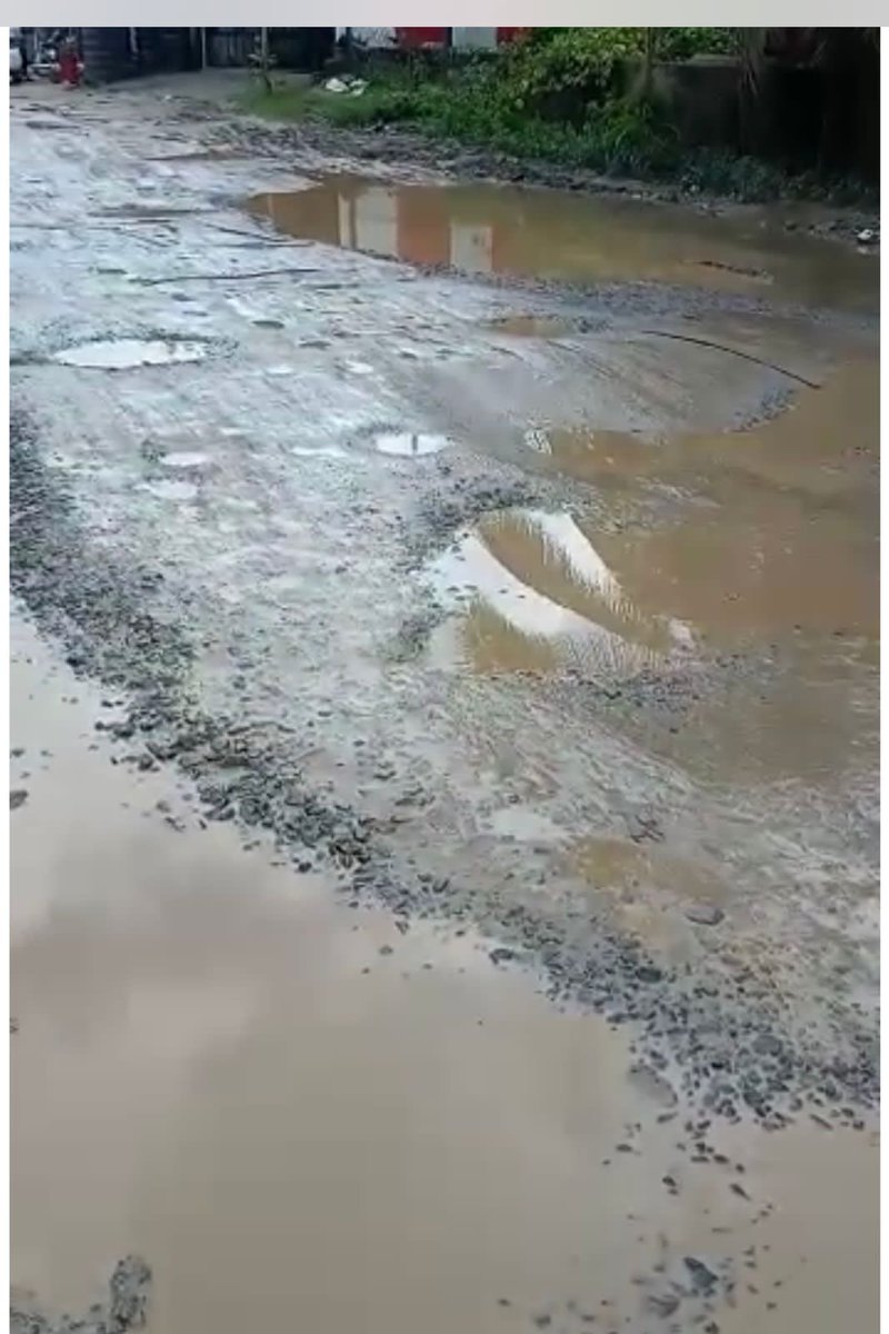 rsb_run's tweet photo. A
Condition of the  road next to RMZ Ecoworld - Accident waiting to.happen . With the outer ring road dug up for Metro work ,  this is the lifeline for all school going kids and office goers. It's disaster waiting to happen. @BBMPCOMM @BBMPAdmn @bellandurward #bengalurupotholes https://t.co/V2WChv1fYt