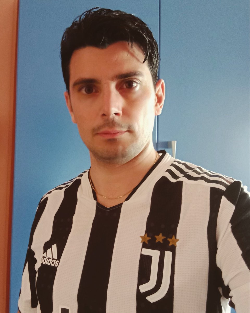 aboutjclub_'s tweet photo. Stasera verso le 22:00 breve collegamento via Skype con @radiobianconera ospite di @Dario_Ghiro e @CAleati. 😊🏁 #AboutJ #LiveAhead #FinoAllaFine #ForzaJuve https://t.co/zGekPG32bE