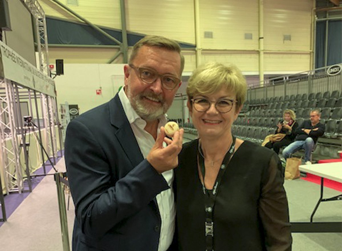 Our congratulations to the 🥇 winner of the Amateur Macaroon International Competition, Ms. Chantal AUBISSE. A warm thank you to Vincent Guerlais and Alain Chartier who made this a great success that RCGastronomie are pleased to have participated.
👉 remycointreaugastronomie.com/en-epicurean/n…