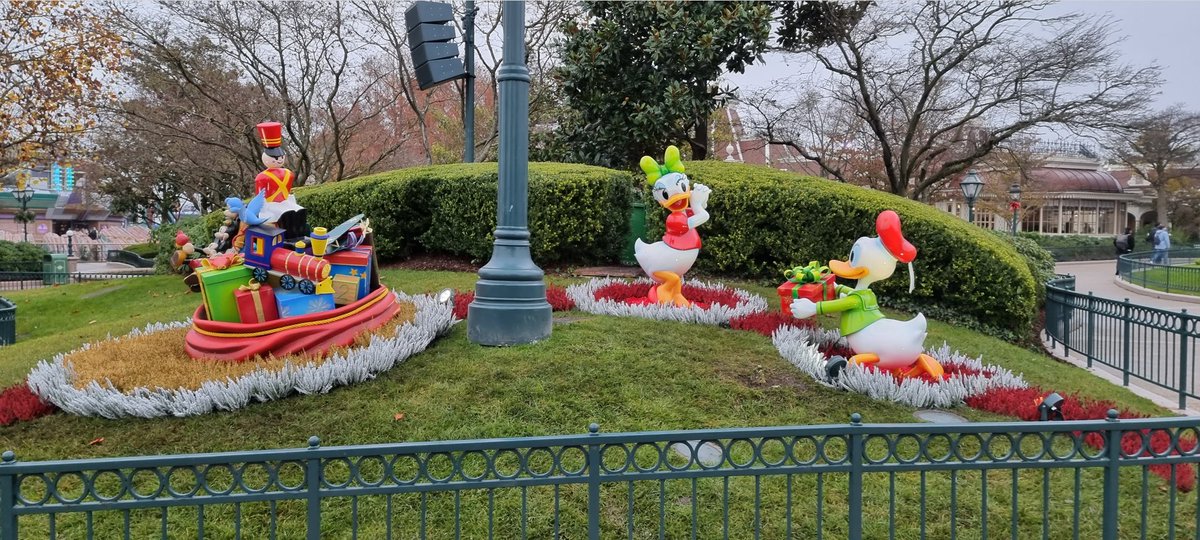 Railwaygirl2018's tweet photo. How could this #DispatchersOfTwitter come to Paris and not have a trip to Disneyland Paris!🤔
Would be rude not to?😂
✅Survived the Metro🙈
✅Disneyland Paris🥳
✅Disney Ears Headband🤪
Now time for some fun🤗
#DispatchersOfTwitterOnTour #DisneyFan #MagicalFun #ImHome #Magic https://t.co/5Po1Xpl1Vs