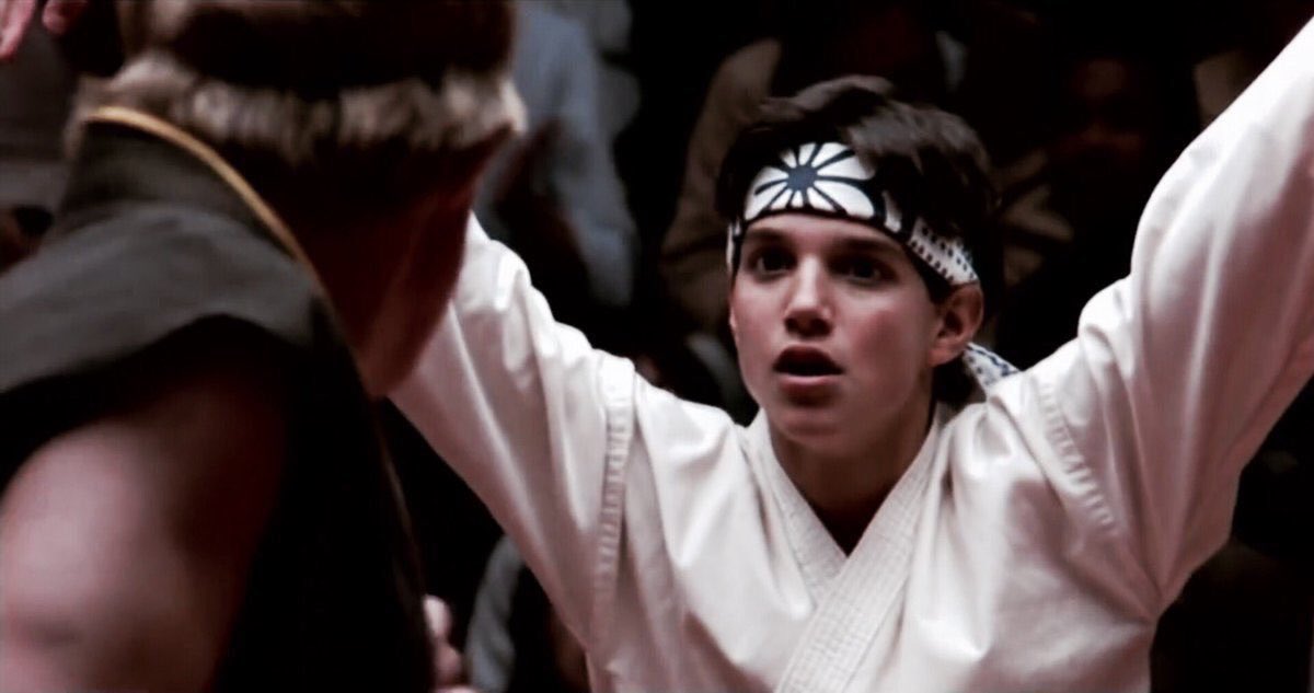 Hoy hace 37 años que se estrenó en España "Karate Kid", una de las películas más icónicas de los 80’. Dar cera, pulir cera.