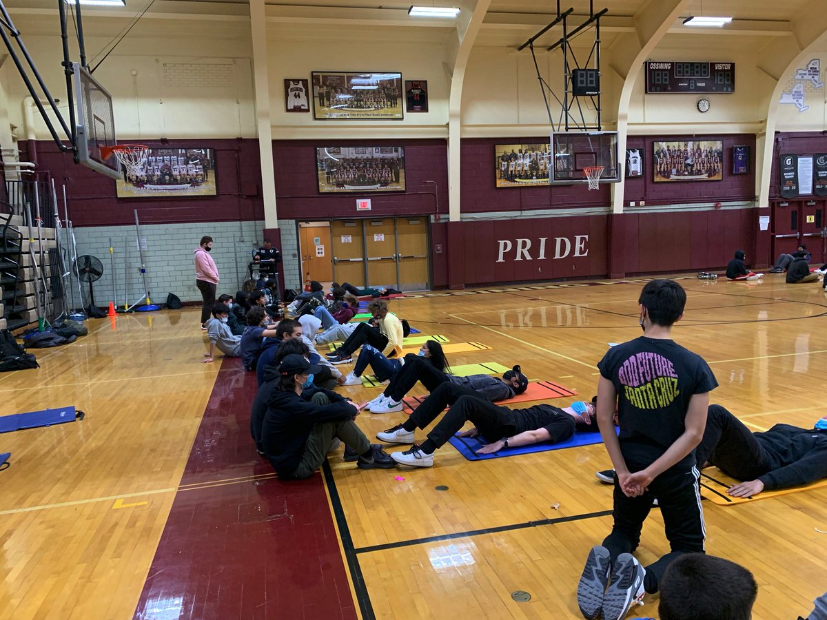 MrsCastroOHSPE's tweet photo. FitnessGram testing #CurlUps #PushUps https://t.co/P83zWdFsOY