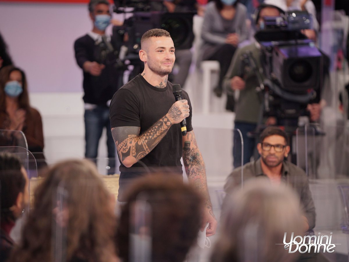 Matteo è il nuovo tronista di #UominieDonne 😍