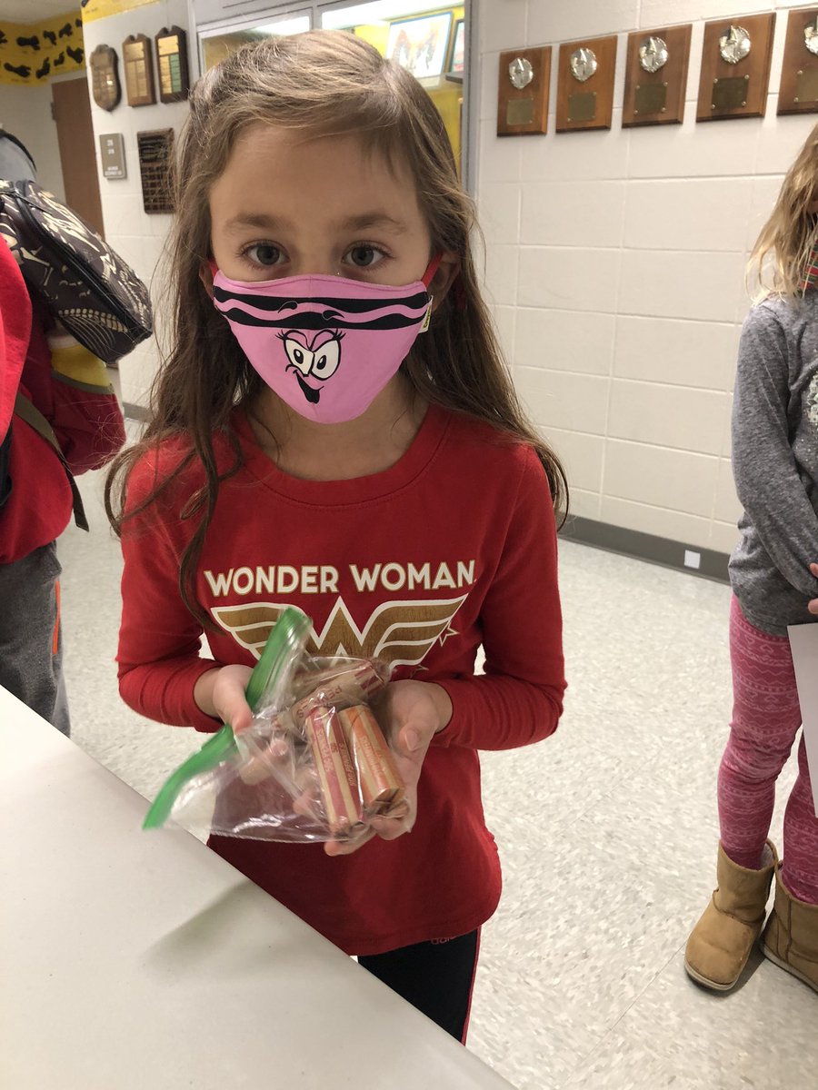McGheeJennifer's tweet photo. At Clash of the Quarters today, a 2nd grader told @SummitPTA how she was donating the money she received from the Tooth Fairy! Love the generosity from our @summitbees! Clash of the Quarters is happening all week! @9UnitedLeaders https://t.co/19CZYmvfm8