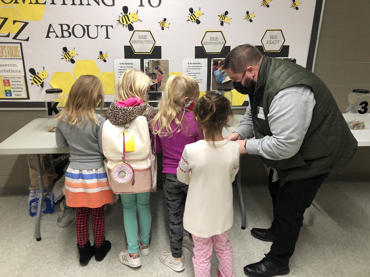 McGheeJennifer's tweet photo. At Clash of the Quarters today, a 2nd grader told @SummitPTA how she was donating the money she received from the Tooth Fairy! Love the generosity from our @summitbees! Clash of the Quarters is happening all week! @9UnitedLeaders https://t.co/19CZYmvfm8