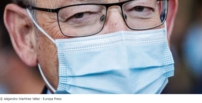 ValdescaBB's tweet photo. Tomando decisiones políticas sobre pandemia 
y no saben ni por donde va el virus.
NI UNO CON FFP2 de diadema.
Todos con orejeras. Quirúrgicas imposibles de ajustar.
Pero van a decidir por ti, por tu vida.
#CovidVaPorElAire
#GobiernoDimision https://t.co/ChD5i8rtHn