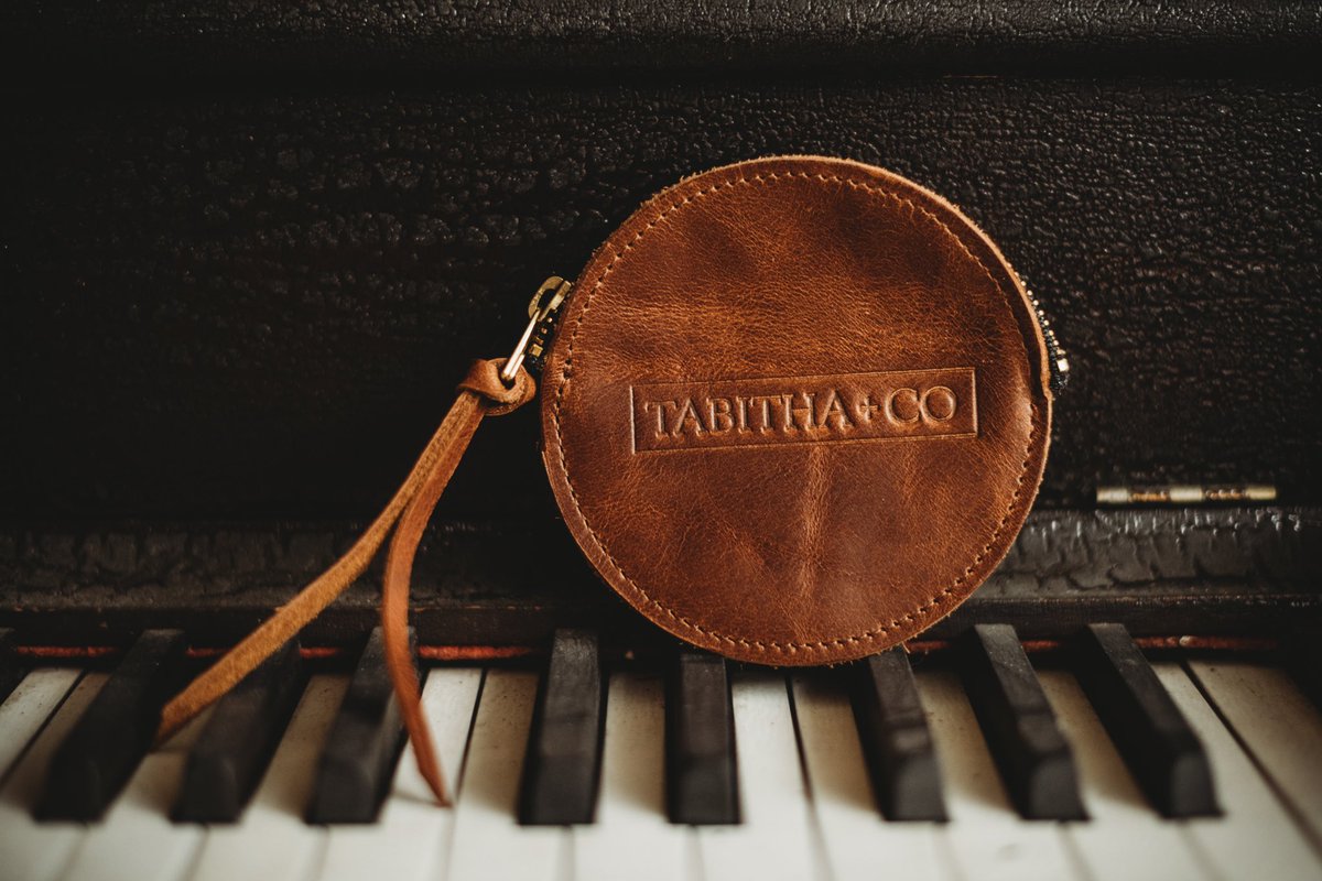 tabithacompany's tweet photo. Mini Tab in clay.
#TABITHACO #MindfullyMade #PremiumLeatherGoods #SlowFashion #BuyCraftOnline #CraftNS #CraftNB #CraftPEI #EastCoastStyle #TABITHACOmpany #IMadeYourBag #MadeInNovaScotia #MadeInCanada https://t.co/59mqKC8ejG
