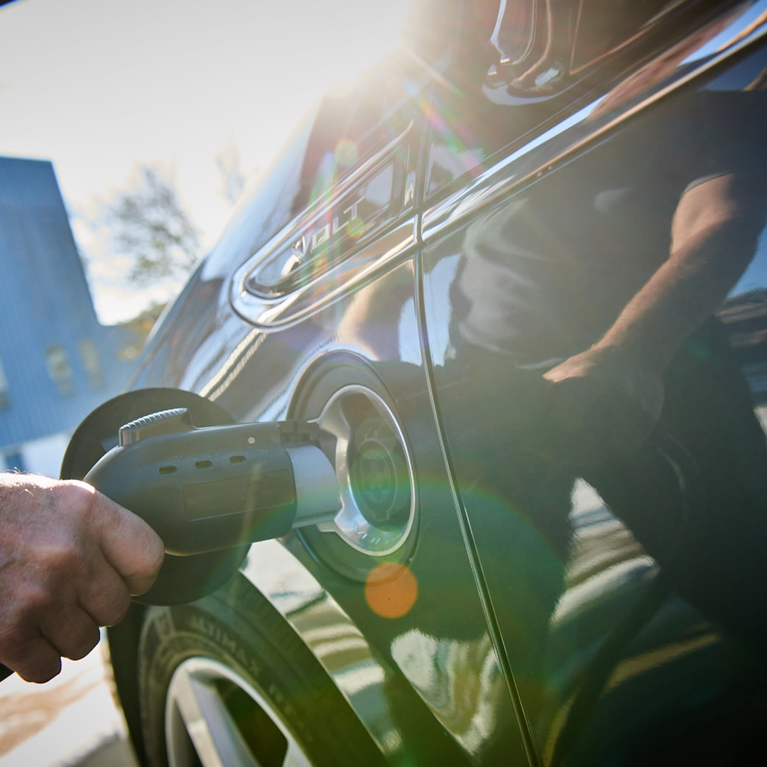 ConsumersEnergy's tweet photo. 📢 Calling EV drivers! When you take advantage of our lowest electric rates by charging your EV overnight, you protect the planet and help keep electricity less expensive for everyone. It’s a win-win. Explore your rate options: https://t.co/nmcz2hrBxk #PowerMIDrive https://t.co/e53pk00SZl