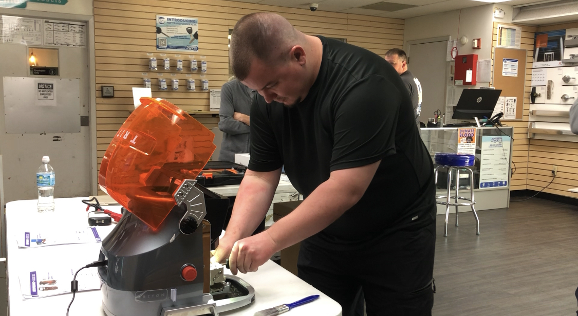 SouthernLock's tweet image. #LockLabs counter day going strong here at Southern Lock 🔑 We're cutting, we're programming, we're impressed! And you will be too! Swing by until 2pm to check these machines out for yourself. #Triton #AutoProPAD #xhorse