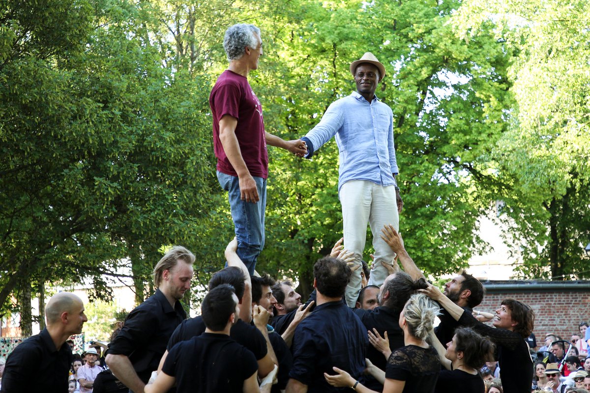 LES ARTS DE LA RUE : UN ENJEU DE DÉMOCRATIE CULTURELLE 
Avec l'Association des Cnarep nous interpelons la #MinistreDeLaCulture pour soutenir la liberté d'expression, de création et de diffusion dans un #espacepublic ouvert, commun et libre.
#artsdelarue #RoselyneBachelot