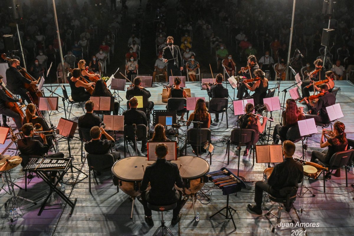 Este año, el mítico concierto de Santa Cecilia en Aranjuez tendrá carácter benéfico, a favor de los afectados por el volcán de La Palma. 

Puedes conseguir tus entradas aquí 🎟 bit.ly/3DlH4TO