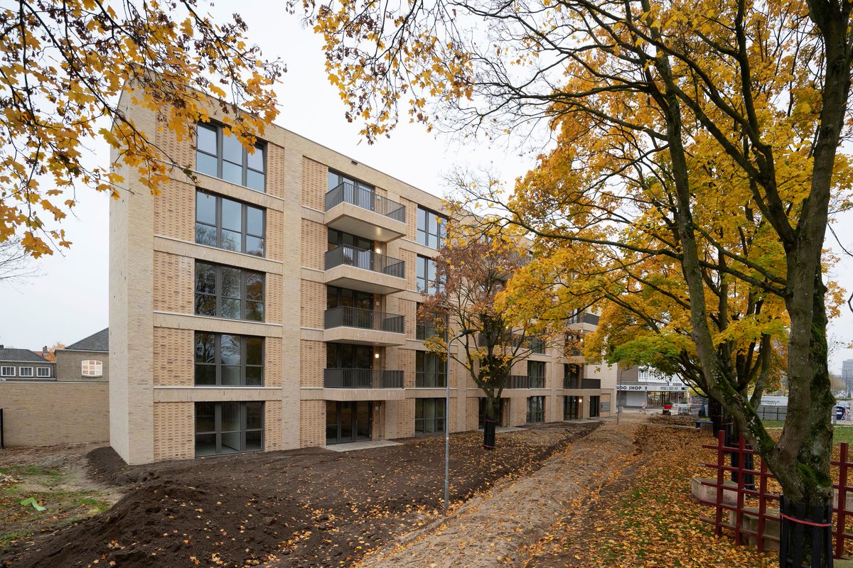 Boschveld heeft er 32 nieuwe huurappartementen bij! Vandaag ondertekenden de bewoners hun contract en ontvingen zij de sleutel van hun nieuwe woning. Een feestelijk moment! Wij wensen de bewoners veel plezier op hun nieuwe plek! #natuurlijksamen #hurenindenbosch #betaalbaarwonen