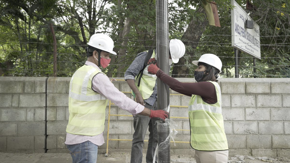 PiqueAction's tweet image. .@m_o_jha began building this solution in her final year of college where she was studying electrical engineering. 

“I realized that there are two worlds, one, which is extremely bright and shiny, and the other which is pitch dark.”

#ClimateAction #ClimateSolutions