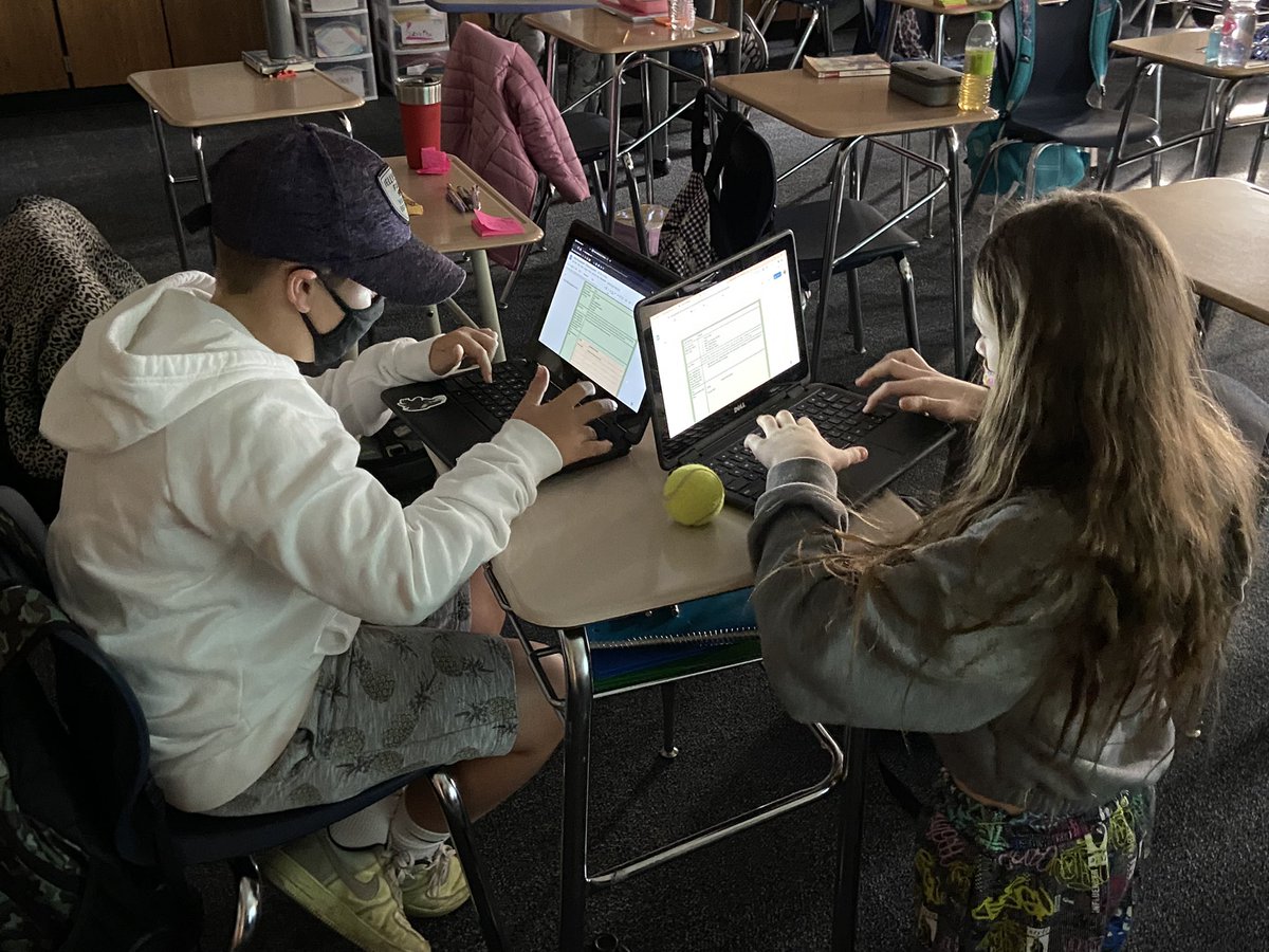 vandesampel77's tweet photo. Running some #Science experiments to test… What happens to falling objects on Earth? #Hypothesize #Observe #Test #Reflect #Room129 #5thGrqdeFun @HanoverHuskies https://t.co/VKWDb0pF3V