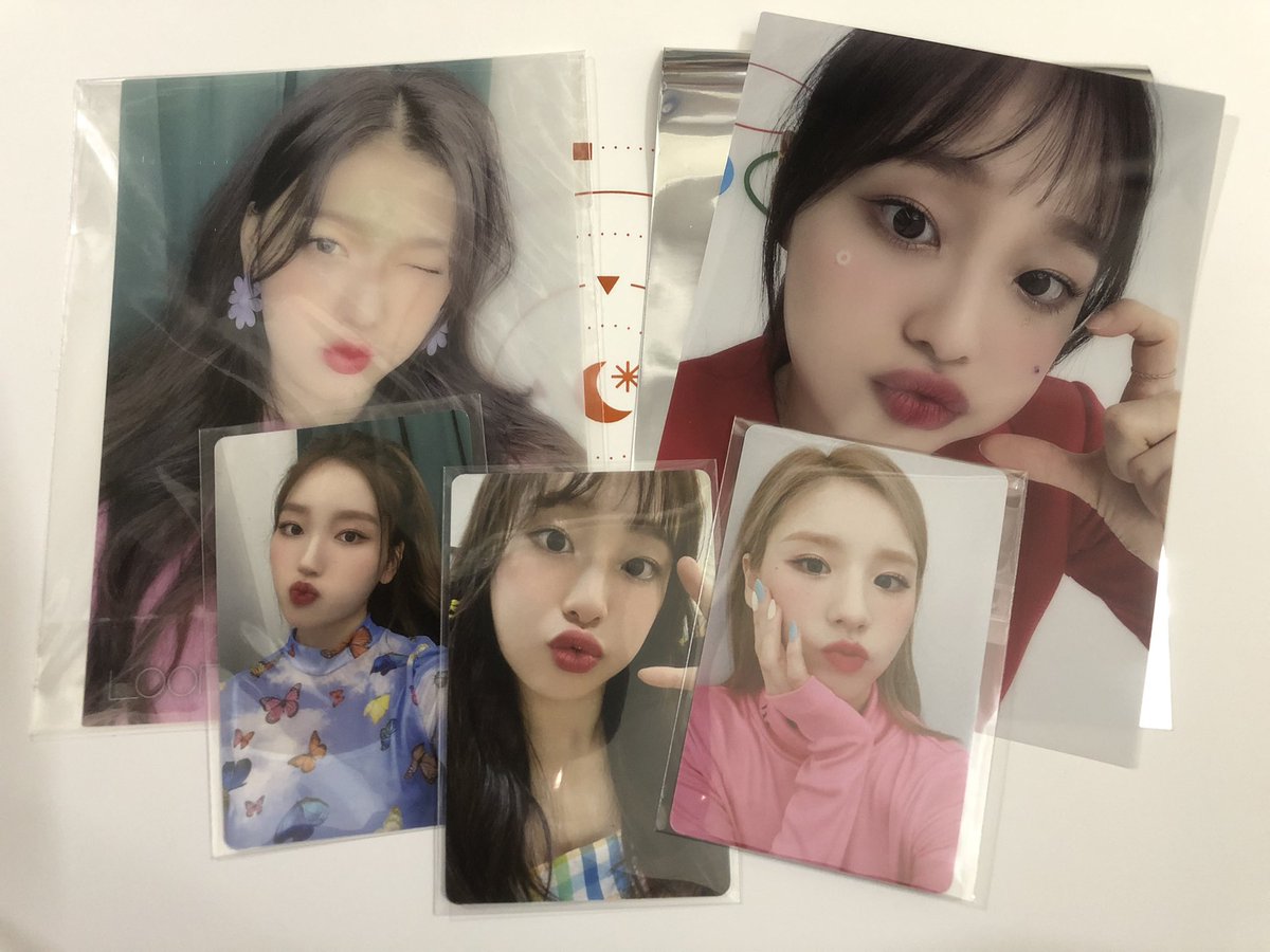 sellpopk's tweet photo. wts loona hula hoop photocard
dm please

universal music transparent choerry $15 (defect) / chuu $30 (new)
gowon / heejin (regular ver) $25 each
chuu (member ver) $28
+ ww shipping

이달의소녀  loonatheworld sale sell loonaverse wtb 포카 小卡 양도 ++ xx # 12:00 &amp; https://t.co/0qsOvy295M