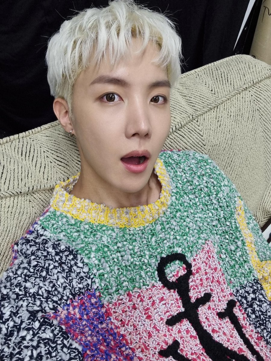 호비 짐싸러가용 😇😊🥰
오늘도 굿 나잇🥰😍🤩 추억의 백발😅#호비