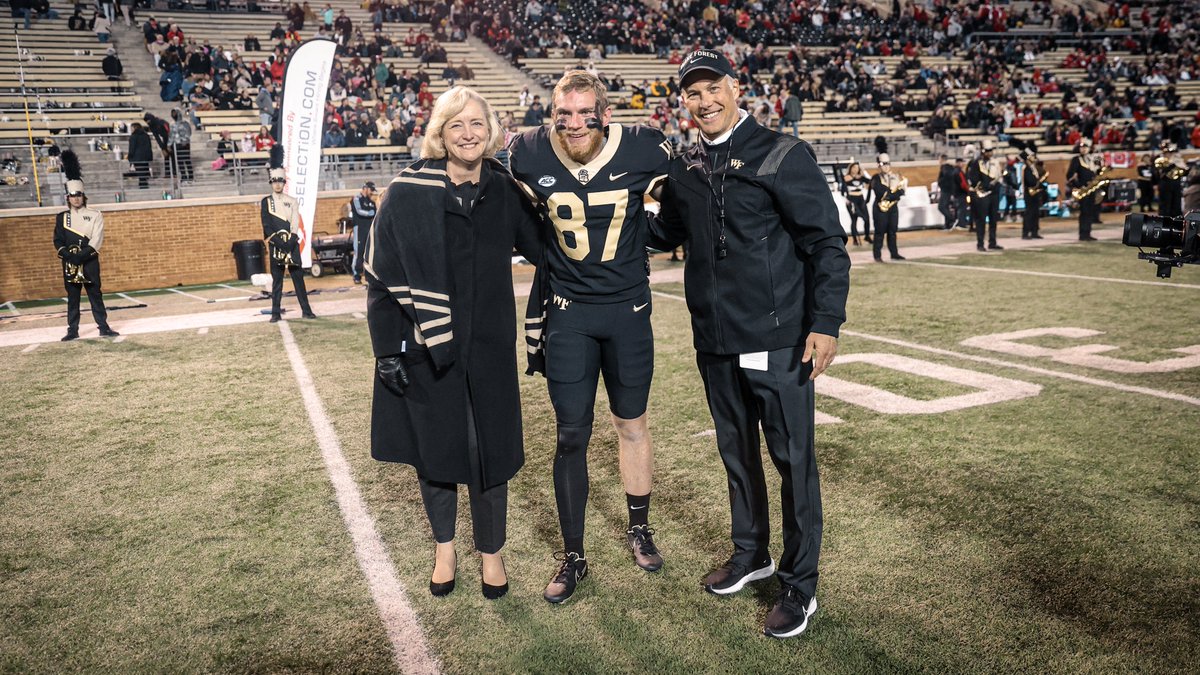 WakeFB's tweet photo. #WakeForever 🎩 https://t.co/bYp51Ud7vO