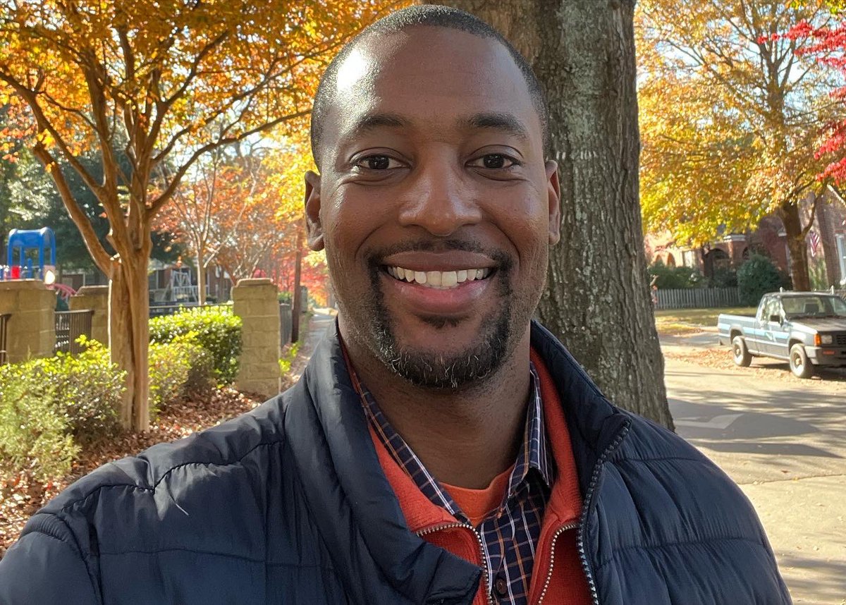 treybrave's tweet photo. Here at Melrose Heights supporting my friend @tylerforcolumbia running for City Council. Every vote counts and we need your vote!! #TylerBailey #ElectionDay #MelroseHeights #Columbia #SouthCarolina https://t.co/Q5efBFVLWo