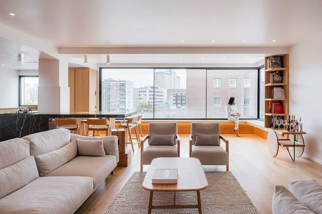 JLillyHomes's tweet photo. Modern, light, and airy, this #uniquehome is filled with appealing #design inspiration.  https://t.co/woaFhrPTaw https://t.co/ABsErJX1NP